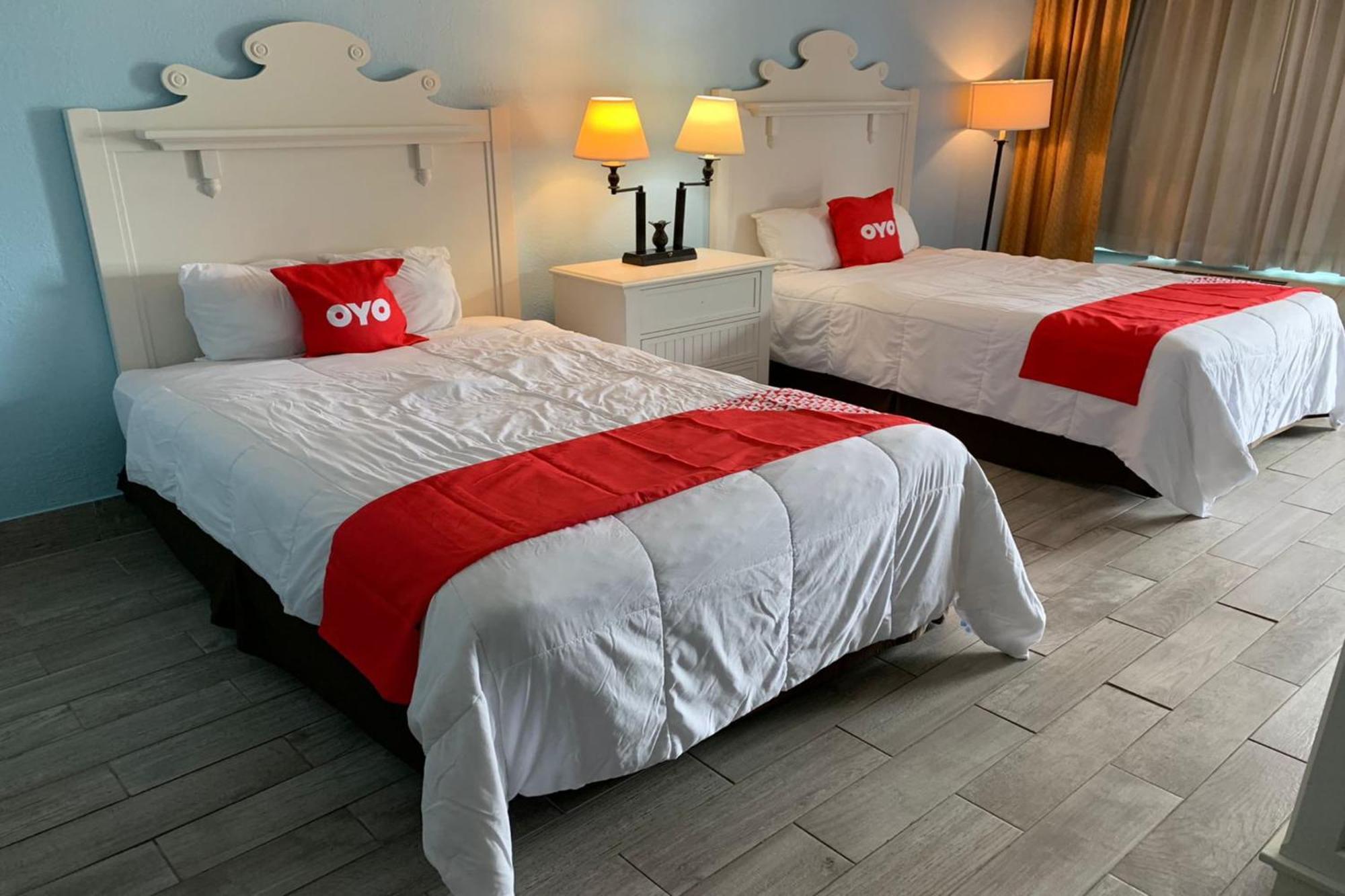 Oyo Hotel Dundee By Crystal Lake Exterior photo